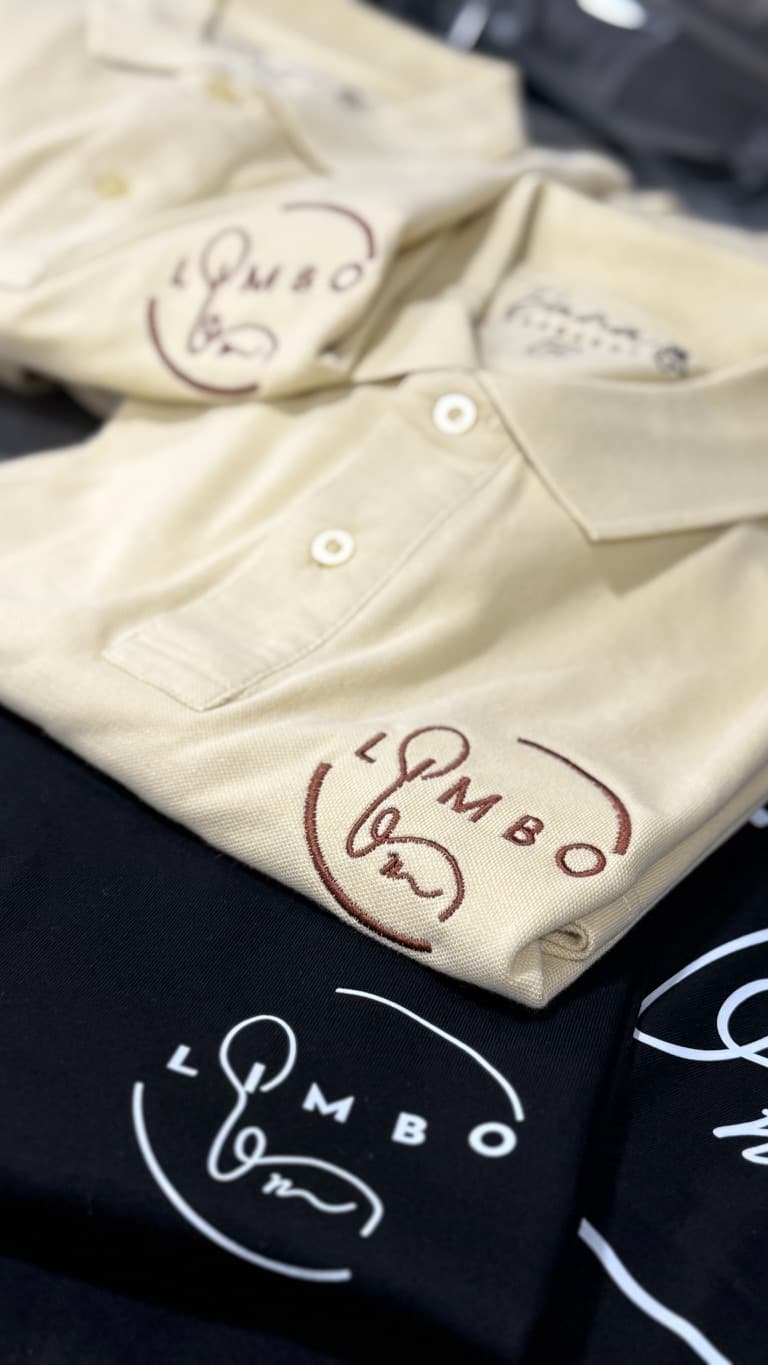 Polos personalizados con bordado de marca para uniformes de equipo