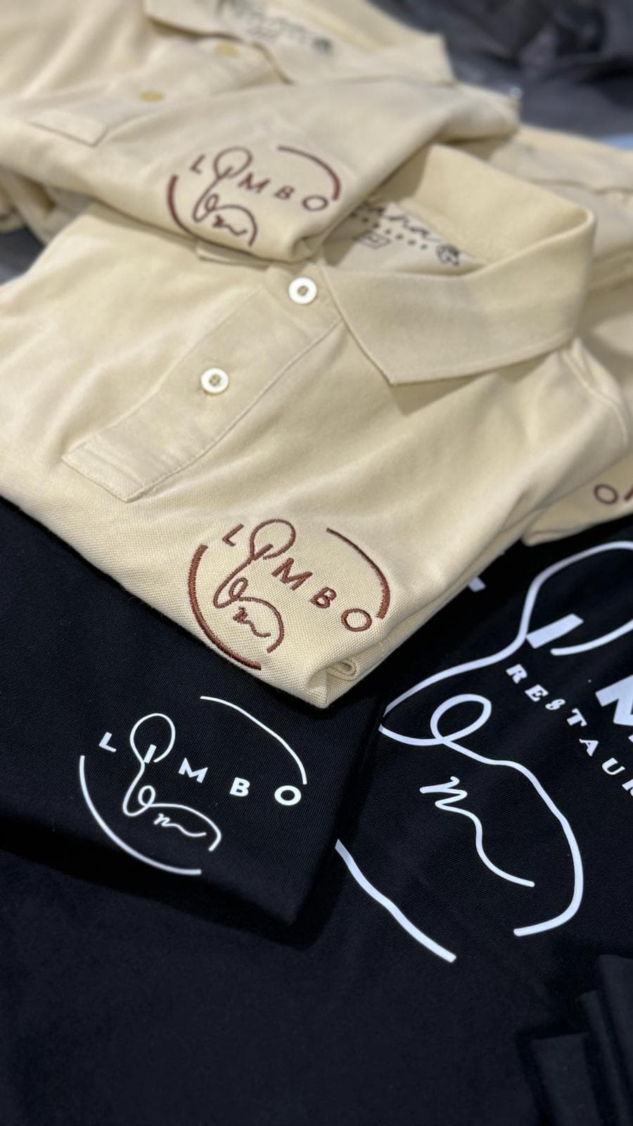 Polos personalizados con bordado para restaurante